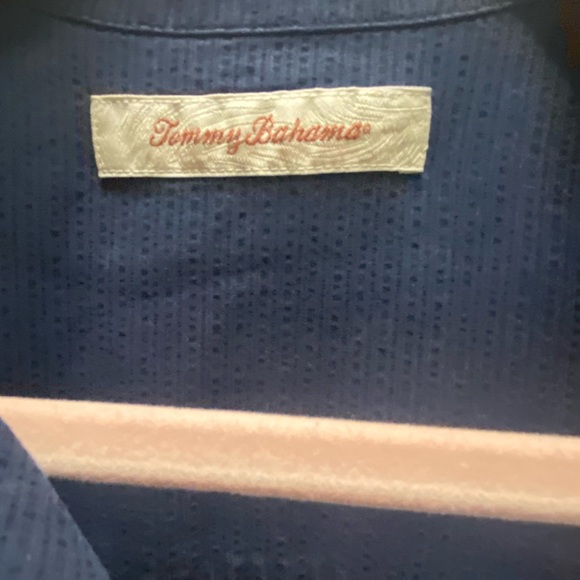 Tommy Bahamas resort style men's dress shirt - Picture 2 of 4
